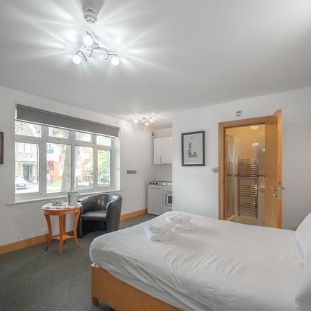 Flexistay Aparthotel Sutton Екстер'єр фото