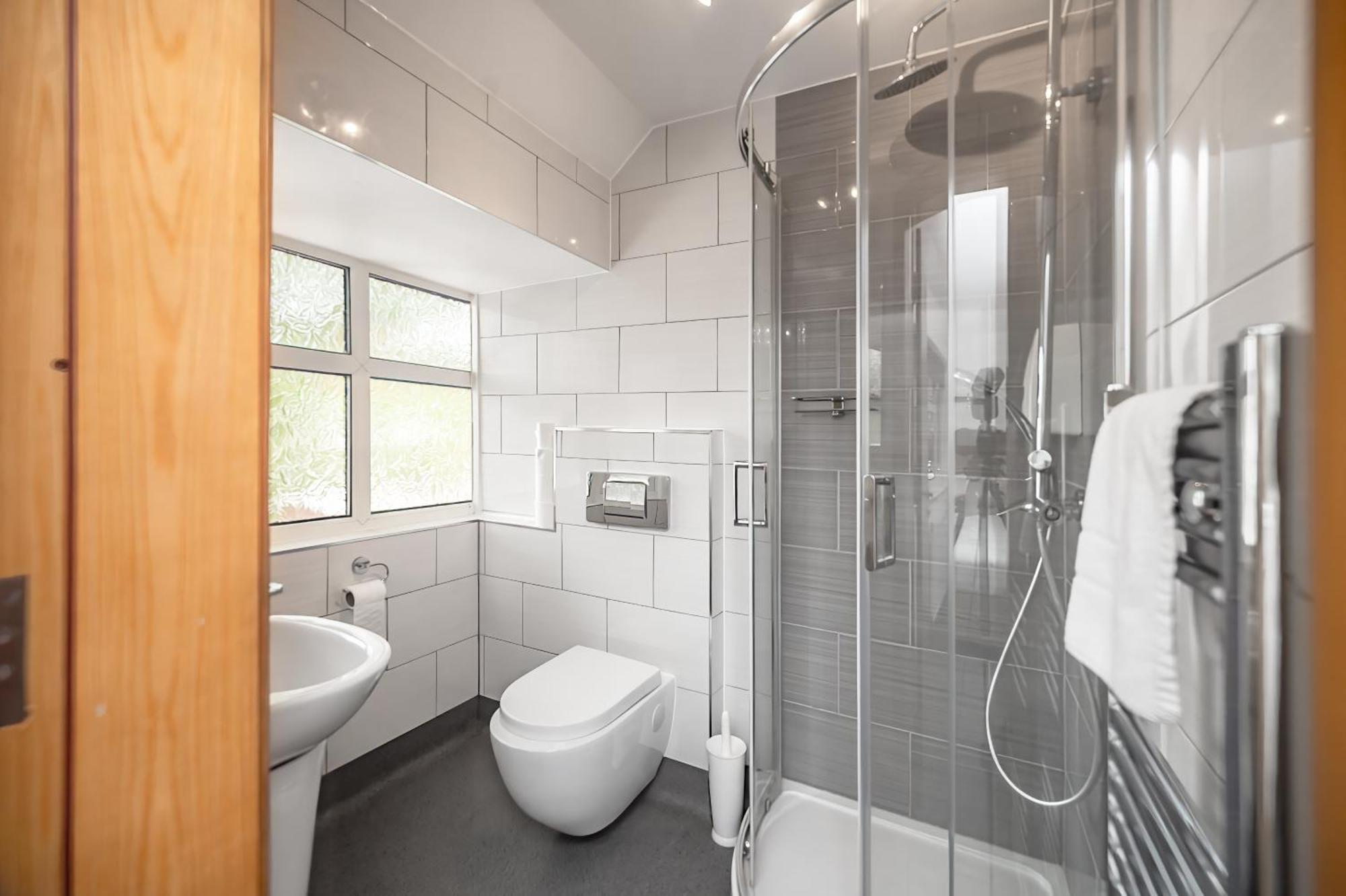Flexistay Aparthotel Sutton Екстер'єр фото