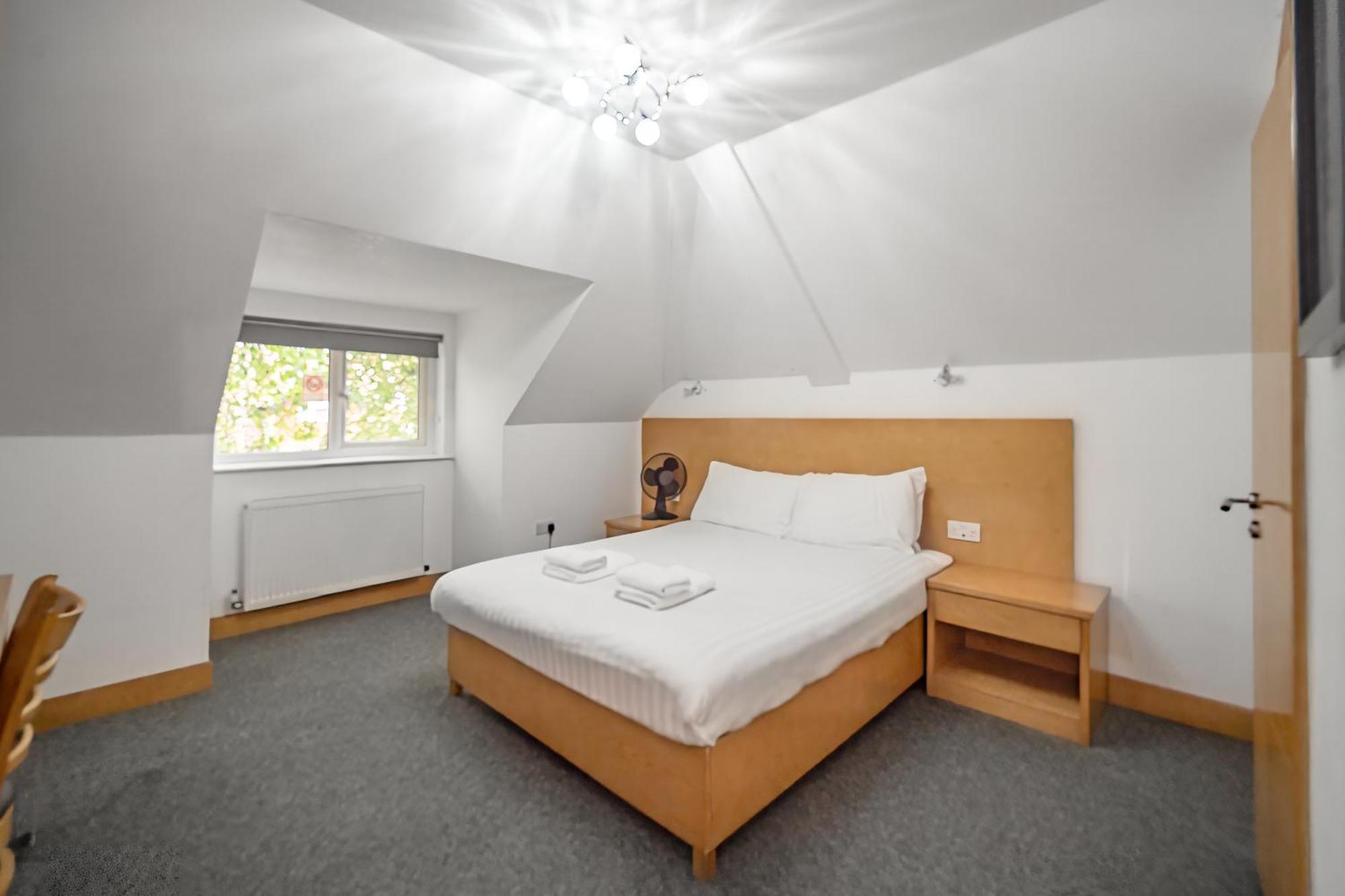 Flexistay Aparthotel Sutton Екстер'єр фото