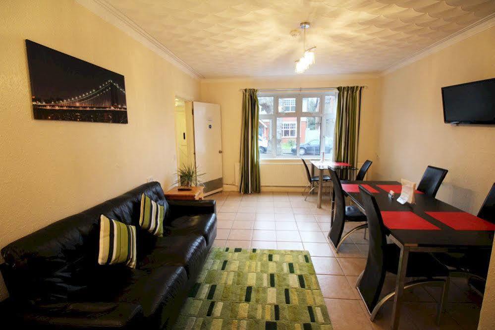 Flexistay Aparthotel Sutton Екстер'єр фото